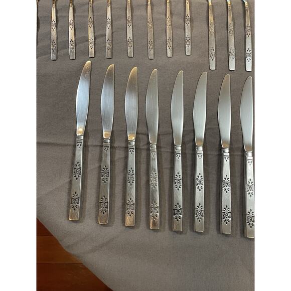 51 Pc Set Oneida Orlando Profile Stainless Flatware Silverware - Picture 13 of 16